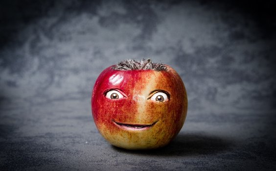 Apfel mit irren Augen